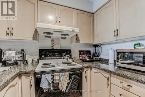18 Pemberton Avenue Toronto (newtonbrook East) ON M2M 4K9