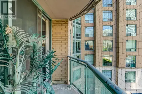 18 Pemberton Avenue Toronto (newtonbrook East) ON M2M 4K9