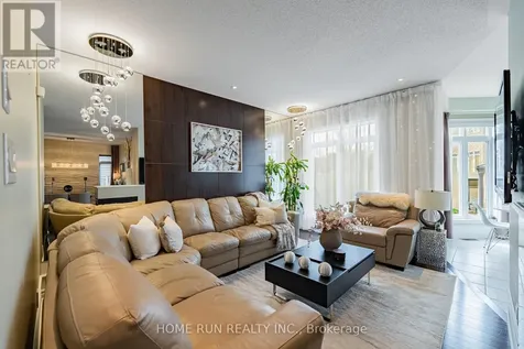 131 Kinghaven Crescent Ottawa ON K2M 0C3