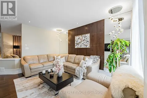 131 Kinghaven Crescent Ottawa ON K2M 0C3
