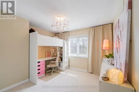 131 Kinghaven Crescent Ottawa ON K2M 0C3