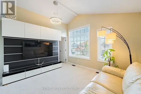 131 Kinghaven Crescent Ottawa ON K2M 0C3
