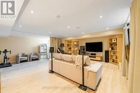 131 Kinghaven Crescent Ottawa ON K2M 0C3