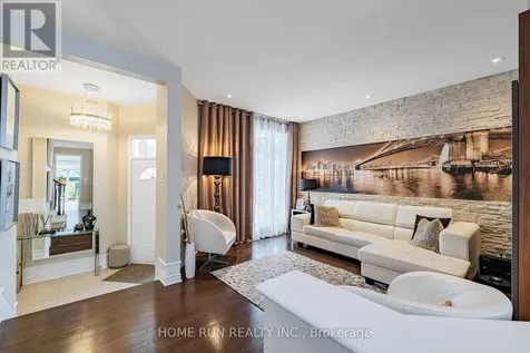 131 Kinghaven Crescent Ottawa ON K2M 0C3
