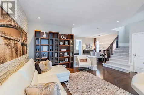 131 Kinghaven Crescent Ottawa ON K2M 0C3