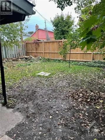 687 Melbourne Avenue Ottawa ON K2A 1X4