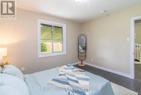 35 Hillsborough Crescent Kitchener ON N2E 1J5