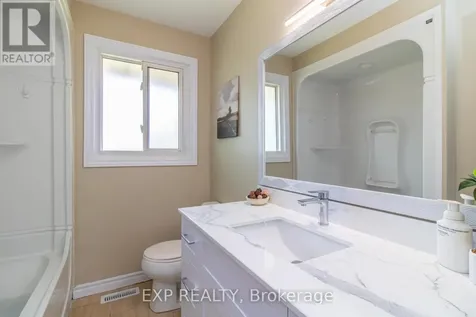 35 Hillsborough Crescent Kitchener ON N2E 1J5