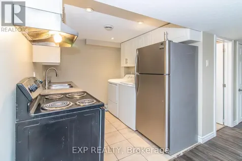 35 Hillsborough Crescent Kitchener ON N2E 1J5