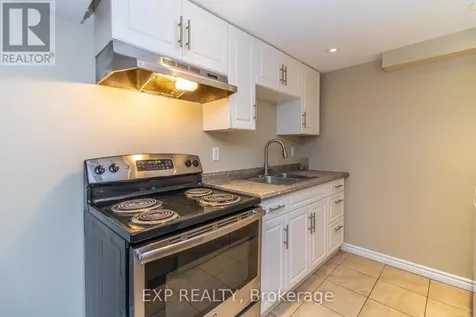 35 Hillsborough Crescent Kitchener ON N2E 1J5