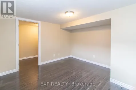 35 Hillsborough Crescent Kitchener ON N2E 1J5