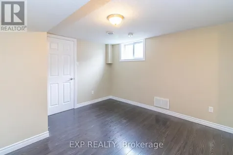 35 Hillsborough Crescent Kitchener ON N2E 1J5