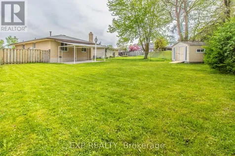 35 Hillsborough Crescent Kitchener ON N2E 1J5