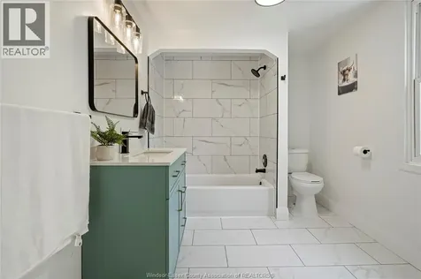 136 Adelaide Street South Chatham ON N7M 4R7
