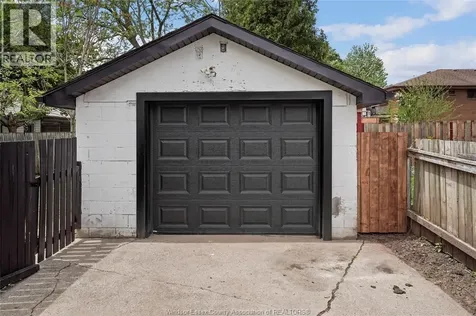 136 Adelaide Street South Chatham ON N7M 4R7