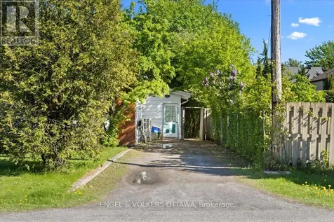 1712 St. Barbara Street Ottawa ON K1T 1M2