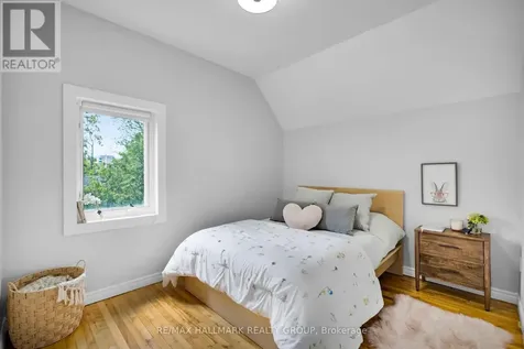 218 Carruthers Avenue Ottawa ON K1Y 1N6