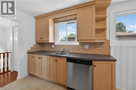 68 Duncairn Crescent Hamilton ON L9C 6G1