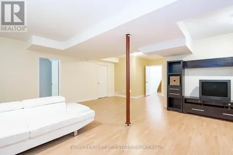 103 41st Street South Wasaga Beach ON L9Z 3B6