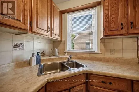 61 Salisbury Avenue Brockville ON K6V 2T6