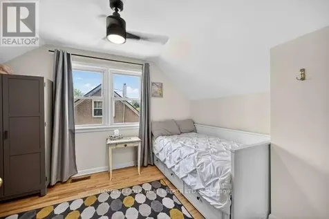 61 Salisbury Avenue Brockville ON K6V 2T6