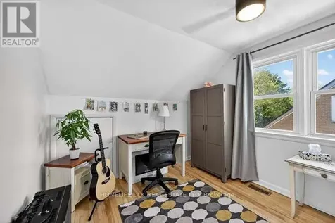61 Salisbury Avenue Brockville ON K6V 2T6