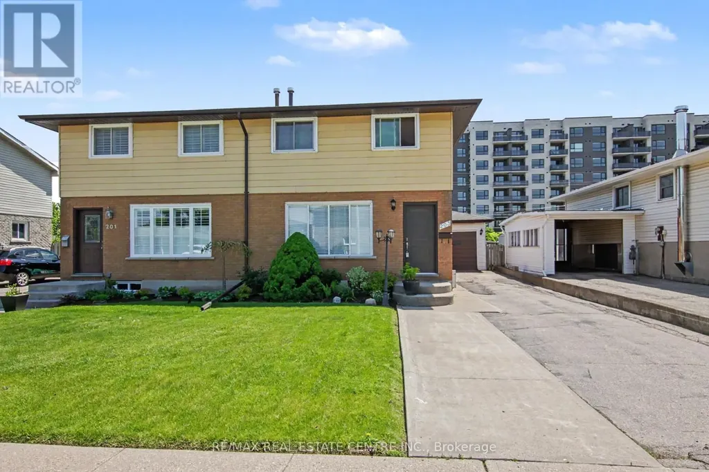 203 Moffat Drive Cambridge ON N1R 6C1