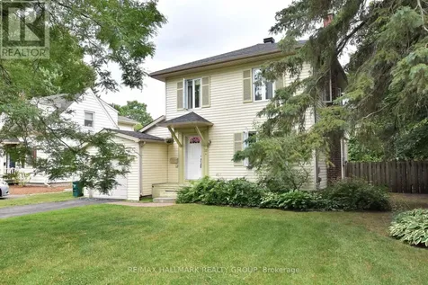 32 Arundel Avenue Ottawa ON K1K 0B6