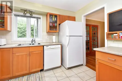 32 Arundel Avenue Ottawa ON K1K 0B6