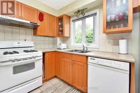 32 Arundel Avenue Ottawa ON K1K 0B6
