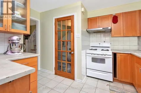 32 Arundel Avenue Ottawa ON K1K 0B6