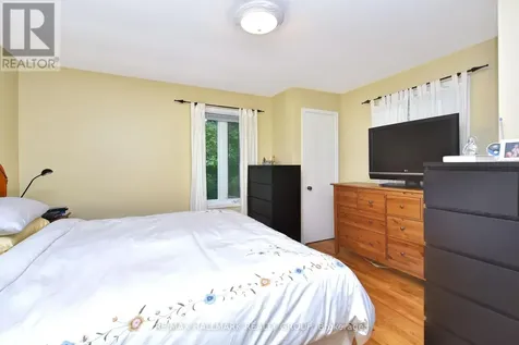 32 Arundel Avenue Ottawa ON K1K 0B6