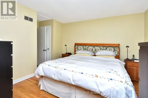 32 Arundel Avenue Ottawa ON K1K 0B6