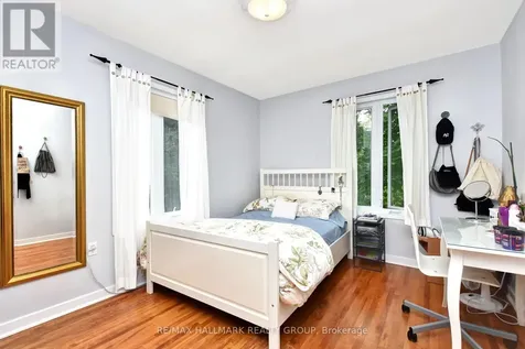 32 Arundel Avenue Ottawa ON K1K 0B6