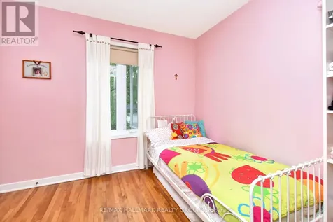 32 Arundel Avenue Ottawa ON K1K 0B6