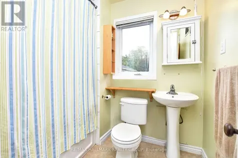 32 Arundel Avenue Ottawa ON K1K 0B6