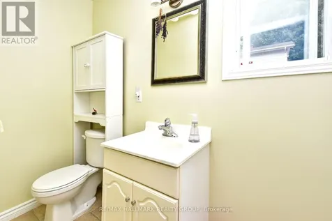 32 Arundel Avenue Ottawa ON K1K 0B6
