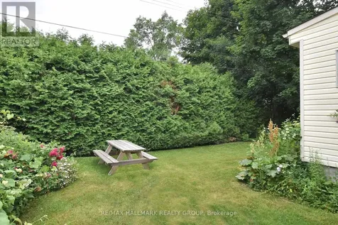 32 Arundel Avenue Ottawa ON K1K 0B6