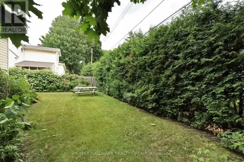 32 Arundel Avenue Ottawa ON K1K 0B6