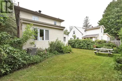 32 Arundel Avenue Ottawa ON K1K 0B6