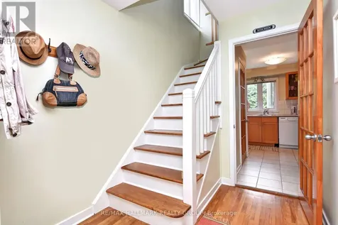 32 Arundel Avenue Ottawa ON K1K 0B6