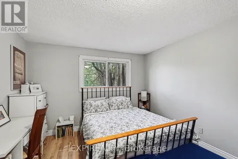 56 Glamorgan Drive Ottawa ON K2L 1R4