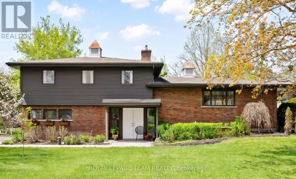 2 Lockview Road Ottawa ON K4M 1B2