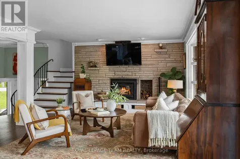 2 Lockview Road Ottawa ON K4M 1B2