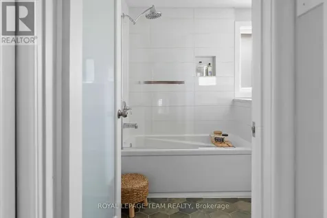 2 Lockview Road Ottawa ON K4M 1B2