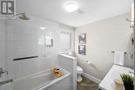2 Lockview Road Ottawa ON K4M 1B2