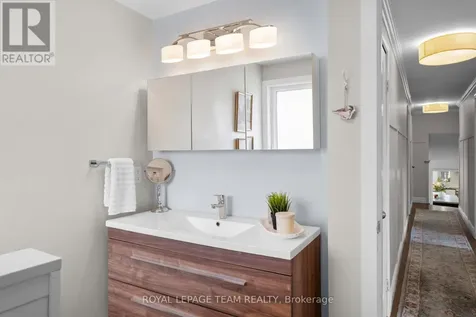 2 Lockview Road Ottawa ON K4M 1B2