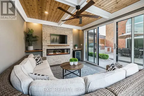 83 Blackfriar Lane Brantford ON N3R 7M2