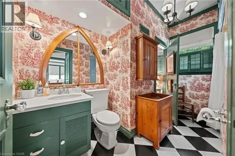 768 Glasgow Street Kitchener ON N2M 2N8