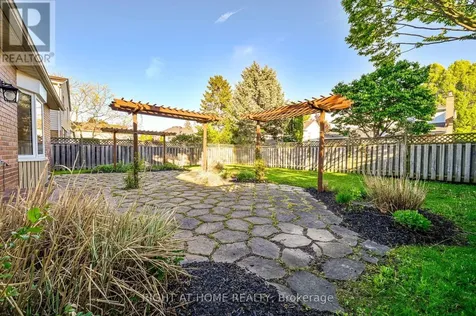 527 Beech Street East Whitby (pringle Creek) ON L1N 7R1